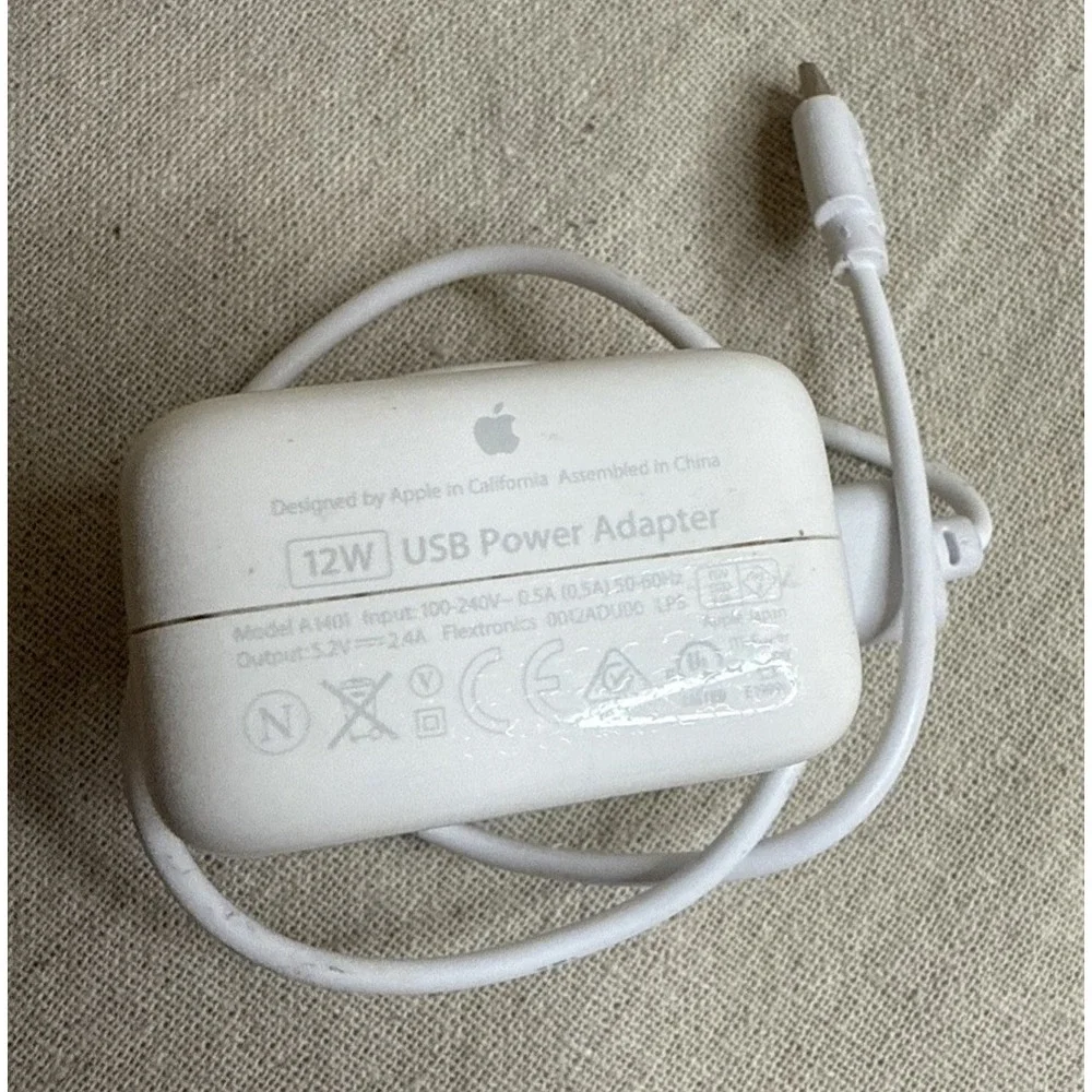 Apple 12w USB Charger Adapter for iPhones with lightning cable included‎